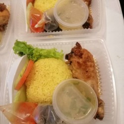 Nasi ayam madu paris